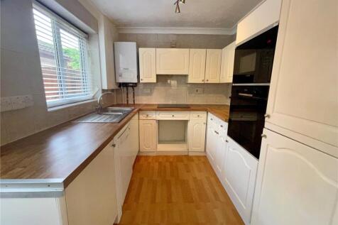Weywood Close, Farnham, Surrey, GU9 photo 3