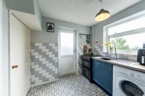 28 Oathills Drive-003.jpg