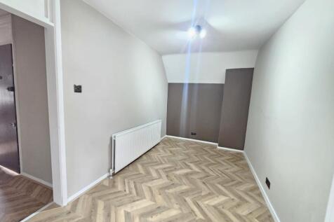 Flat First Floor B, Allfarthing Lane, Wandsworth, London photo 3