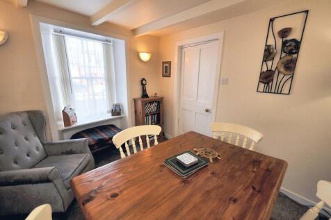 Sitting/ Dining room