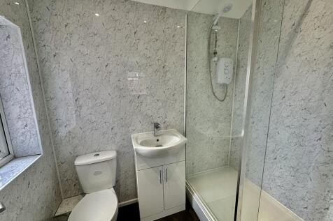 Flat 4 (Pent House), 51a High Street photo 3