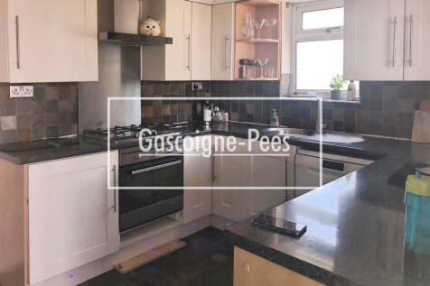 Brighton Hill, RG22 photo 3