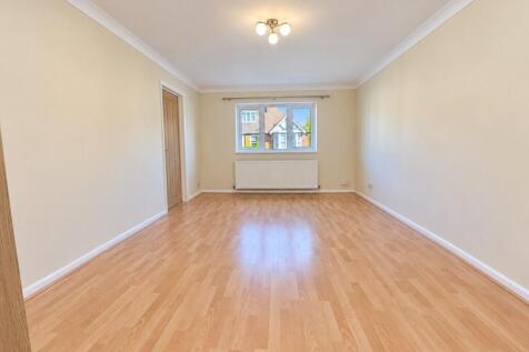 Beverley Crescent, Bedford photo 3