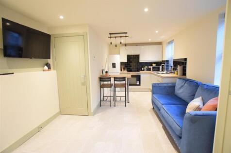 27/28 - Victoria Place- Student House photo 3