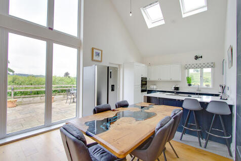 Dining kitchen