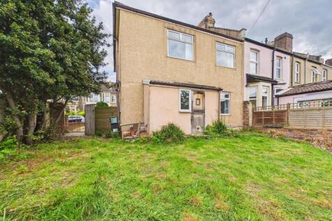 11 - 4-bedrooms Semi detached house Fishponds.jpg