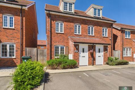 Crawley, RH10 - property photo