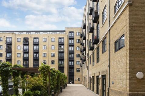 cayenne court 2 F...