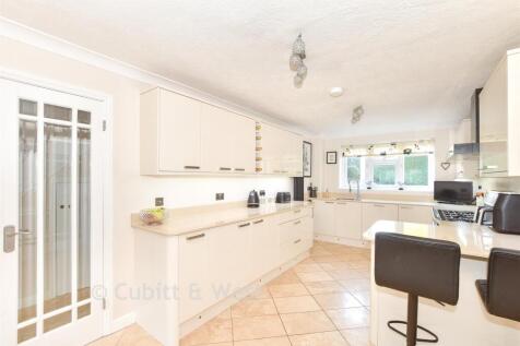 Kitchen/ Dining Room