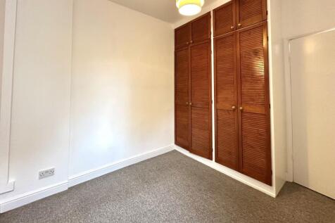 49 The Grove, Finchley Central photo 4