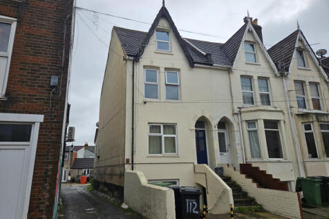 Very Large two bedroom duplex apartment