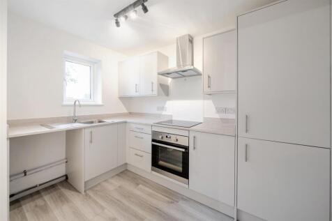 Flat 3, Islington Court, Towcester (12).jpg