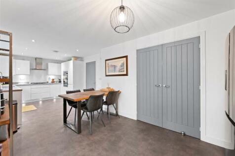 2 Edale Drive-27.jpg