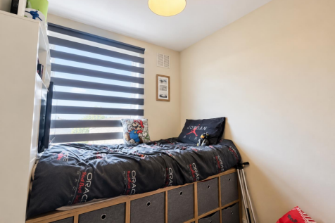 Compact Jordan-Themed Bedroom Nook.png