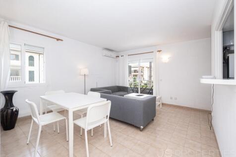 Apartment for sale in Puerto Pollensa with an excellent location, close to the beach and ready to move into.