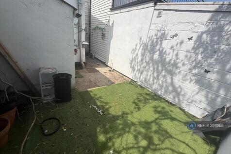 Courtyard Style Garden 