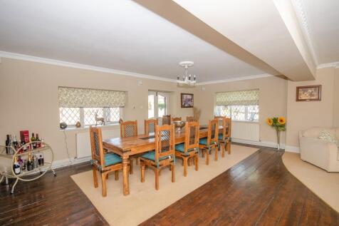 Dining room pic 2.jpg