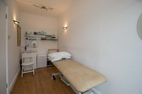 Commercial Unit To Let ¿ 17 Tolworth Park Road,
