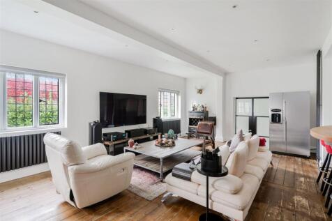 COLLEGE AVENUE (22).jpg