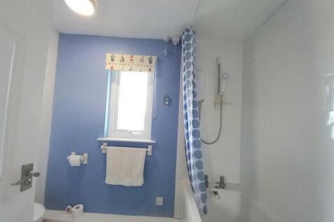 1 turnpike Bathroom.jpg