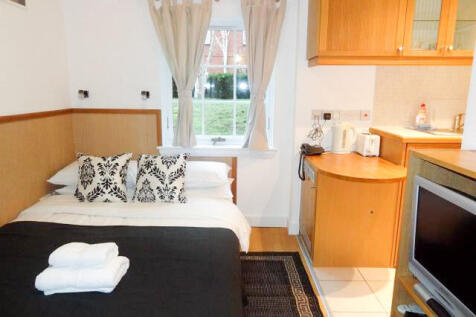 Studio to rent Fulham Palace Road, Hammersmith W6