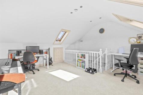 27 Pinions Road, HP13 7AS-4.jpg