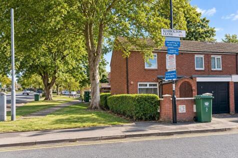 4-bed terraced on Kimbolton Close, London, SE12, £2,500/mo