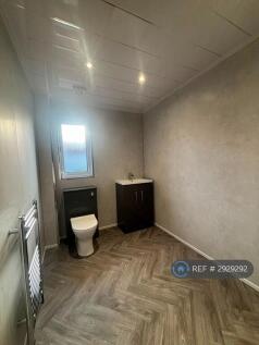 Lower Ensuite
