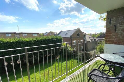 10 Brampton Ct - Balcony1.jpg