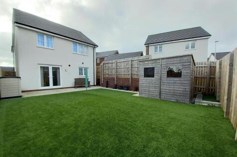 1 Curlew Drive Rear.jpg