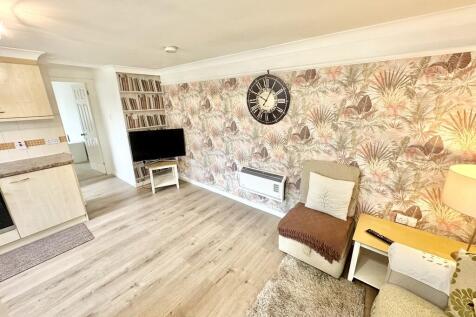 Egham Avenue, Exeter photo 3