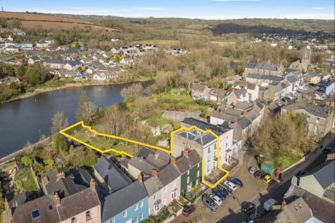 Pembroke &amp; Castlemartin Social Club, Tenby House, Main St, Pembroke, SA71 4HH