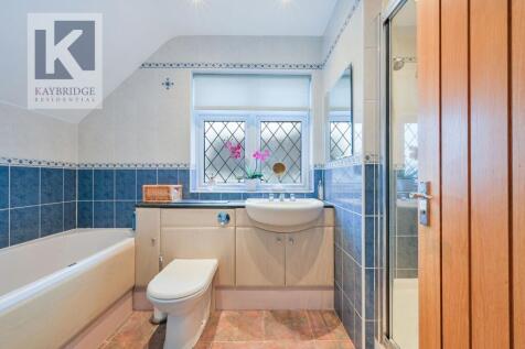 Elmcroft Drive, Chessington - KT9 1DY