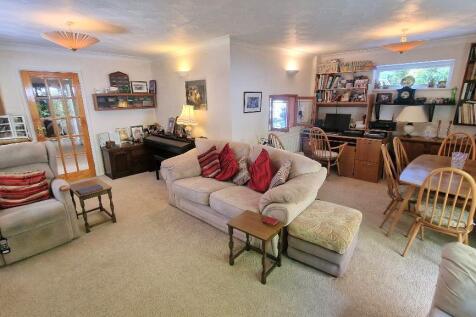 Sitting Room / Dining Room