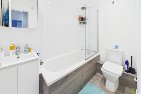  Presented by Clinton at EweMove Bexleyheath and D