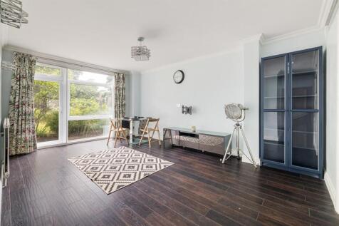 London, E18 - property photo
