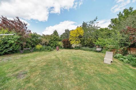 REAR GARDEN.jpg
