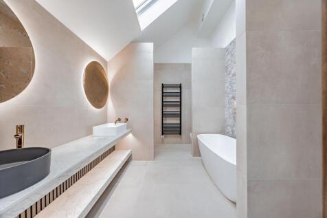 Master Bedroom En-suite