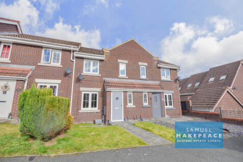 Three Bedroom Mews Property With Open Plan Kitche