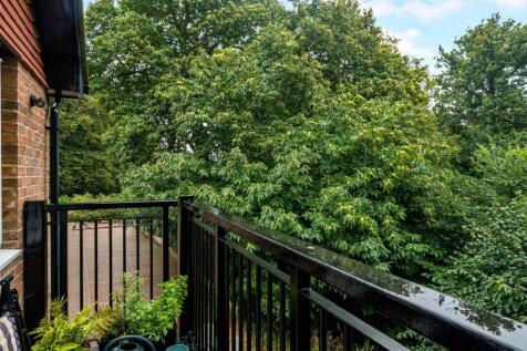 1354035-4-68cab77...