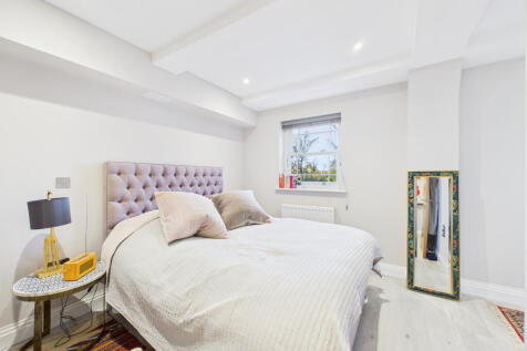 CAM01984G0-PR0538-STILL010