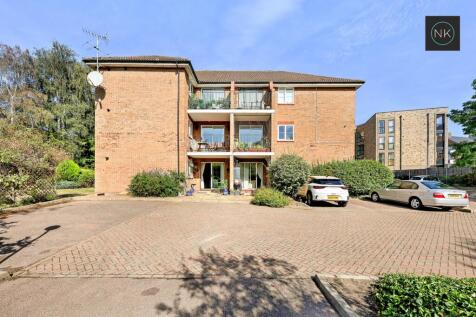 London, E18 - property photo