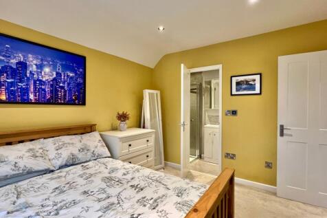 principal ensuite bedroom