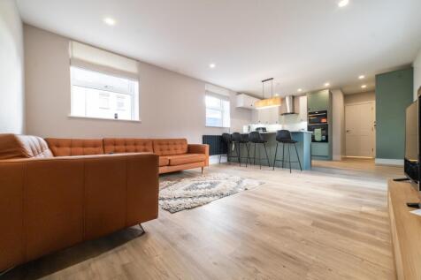 5-bed flat on Merthyr Street, Cathays, £3,200/mo