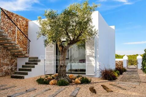 Luxury villa with license near the sea in Arenal d'en Castell