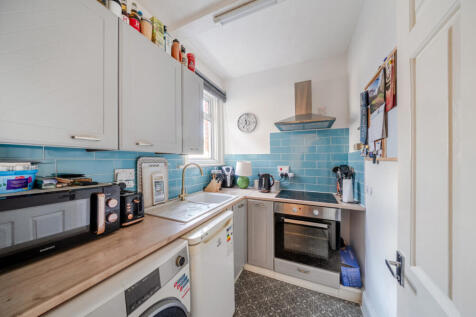 1384818-6-6926ee4...