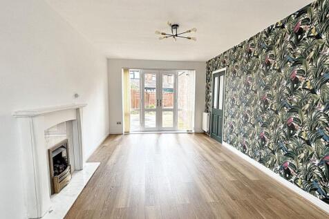 Woodsmoor Road, Swinton, M27 photo 4