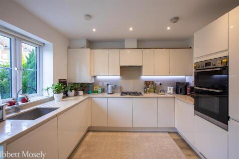 18 Kitchen.jpg