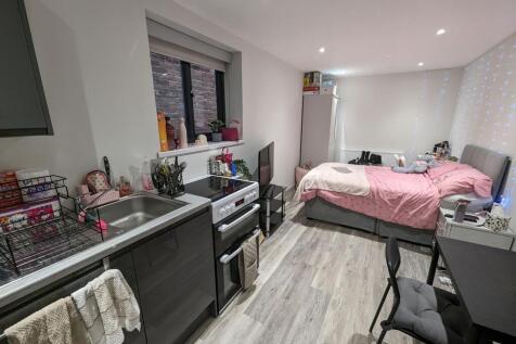 Studio flat on Studio 1, 54 Filton Road, Hambrook, Bristol, £875/mo