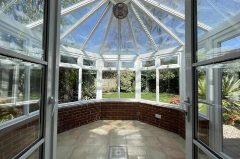 Casterbridge Road, Ferndown photo 3